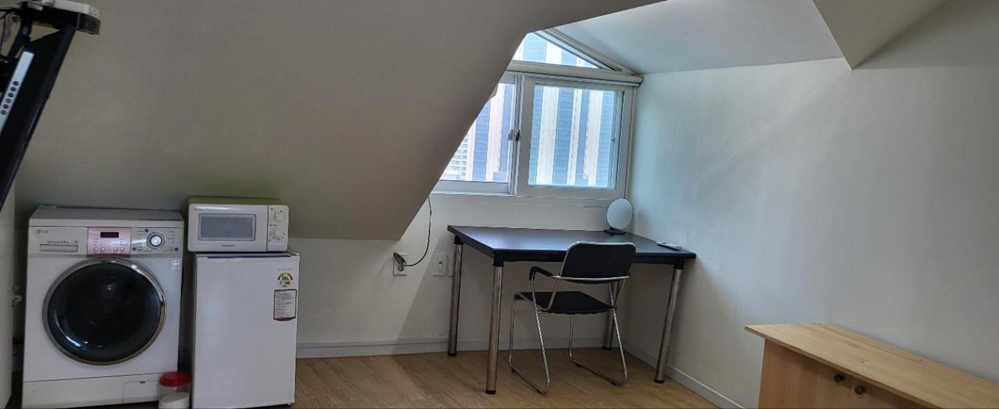 Tower Apartment *